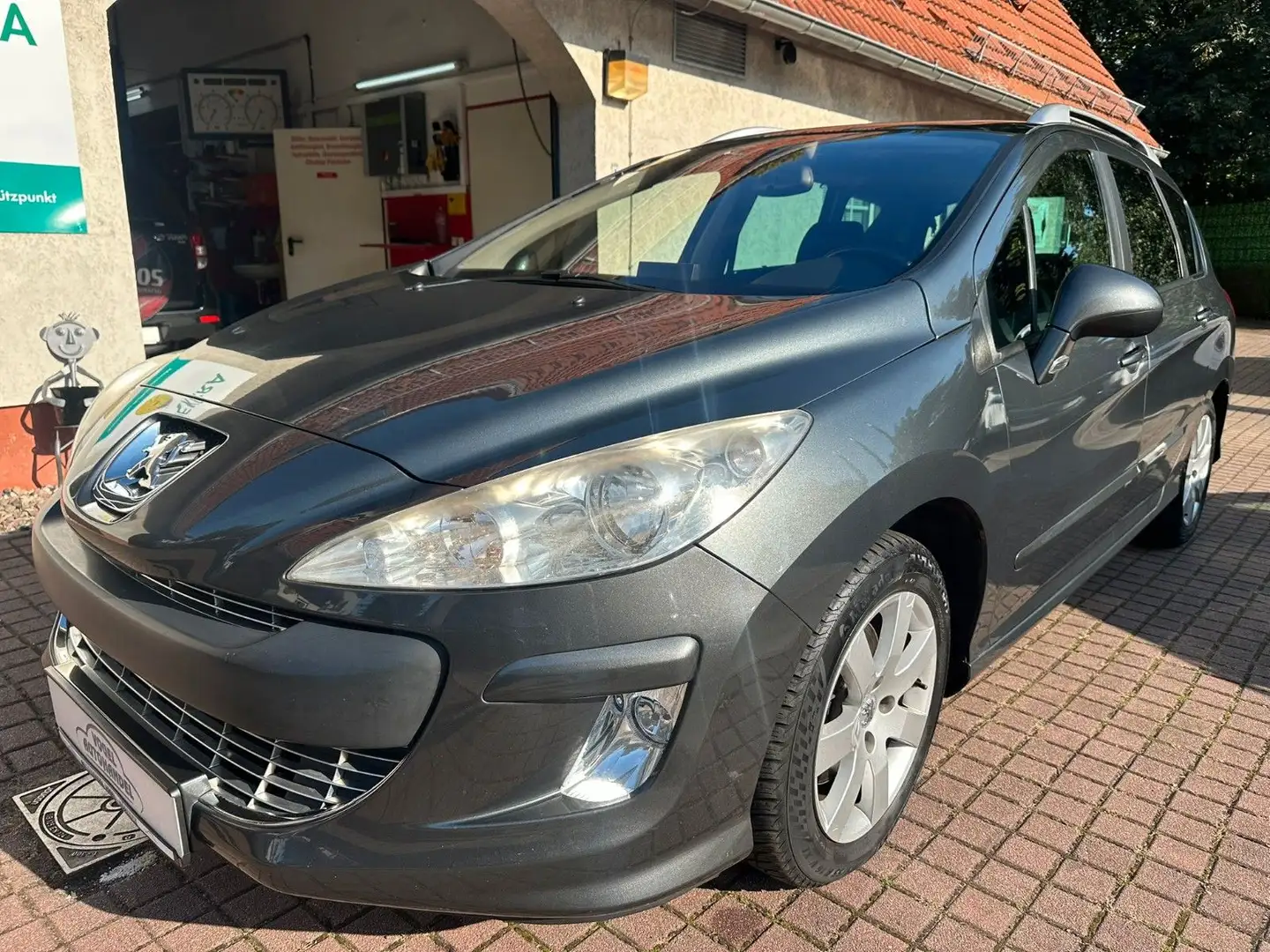 Peugeot 308 SW Premium*KLIMAAUT.*PANO*115KW* Grau - 1