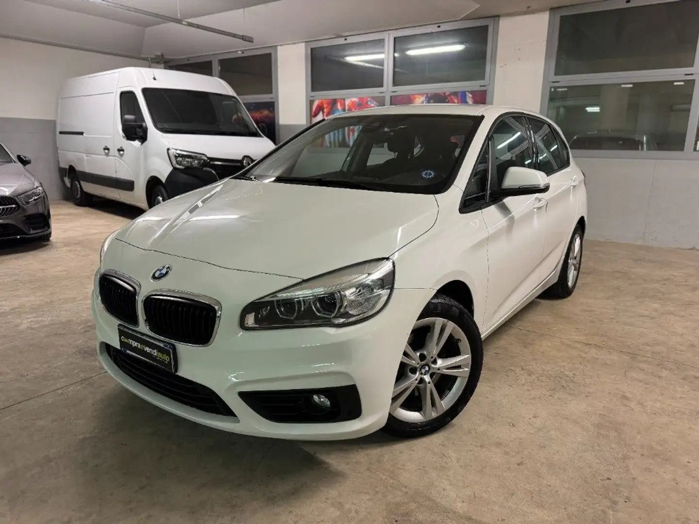 BMW 220 i Active Tourer Advantage automatica Blanc - 1