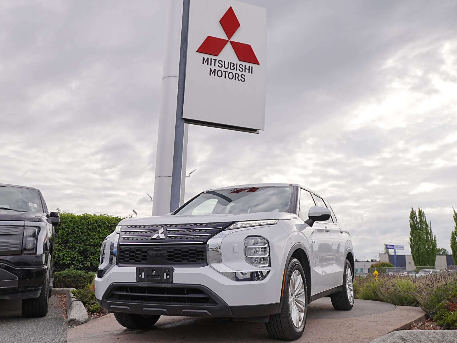 2025 Mitsubishi Outlander PHEV