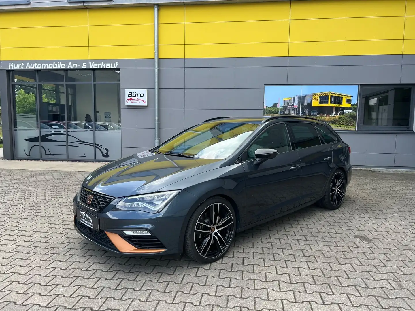 SEAT Leon ST Cupra 300 4Drive LEDER/NAVI/PANO/SHZ/AHK Grau - 1