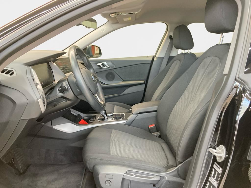 BMW 218 Advantage — photo 10