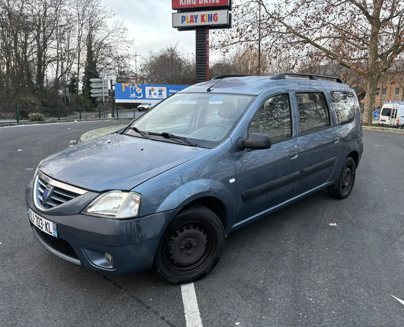 Dacia Logan MCV 1.6 16V 7 places Lauréate - 1