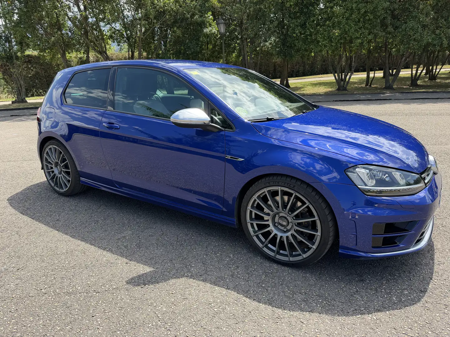 Volkswagen Golf R - 2