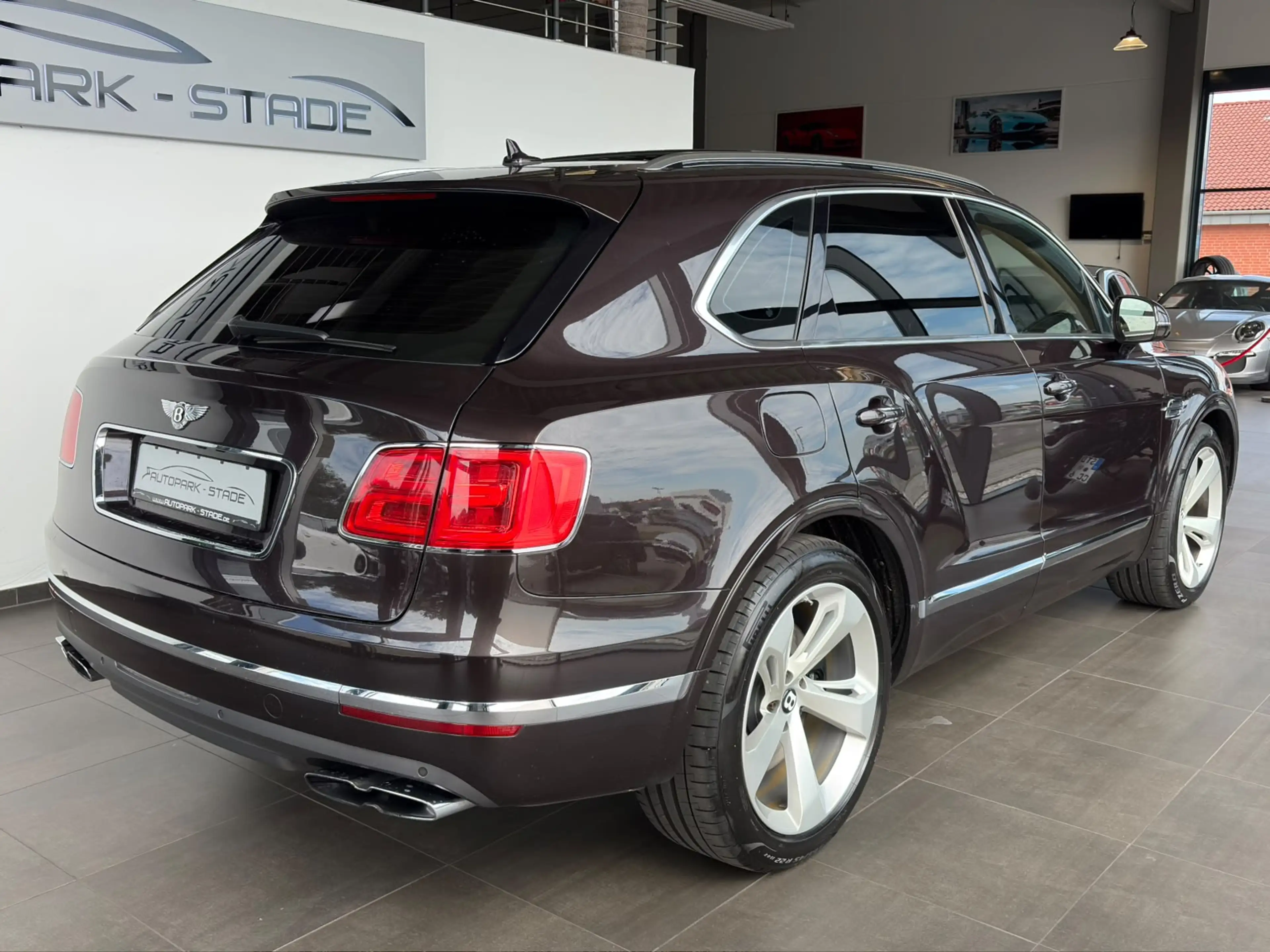 Bentley Bentayga V8 AWD Panorama ACC 360 Luft Memory — photo 5