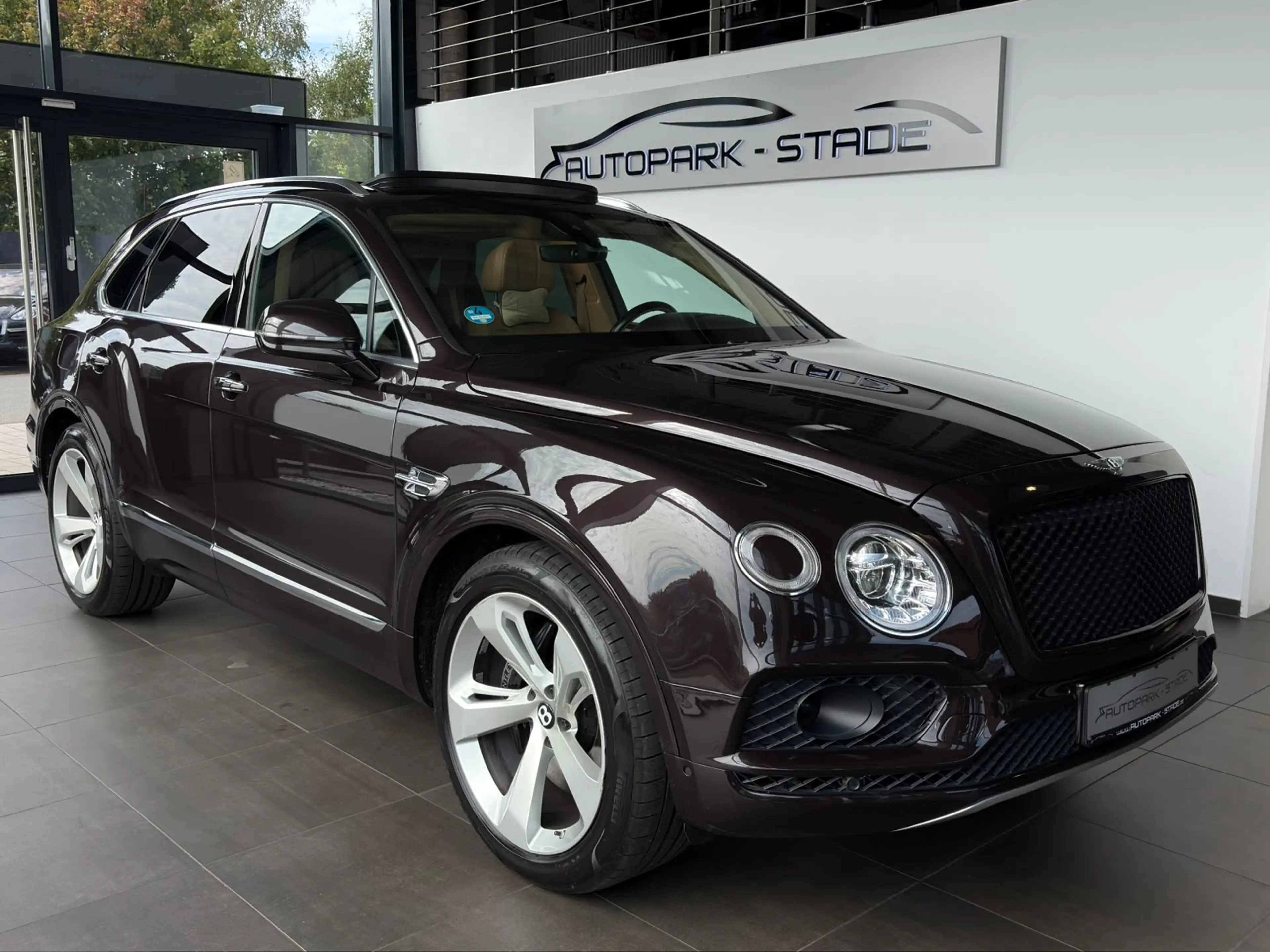 Bentley Bentayga V8 AWD Panorama ACC 360 Luft Memory — photo 4