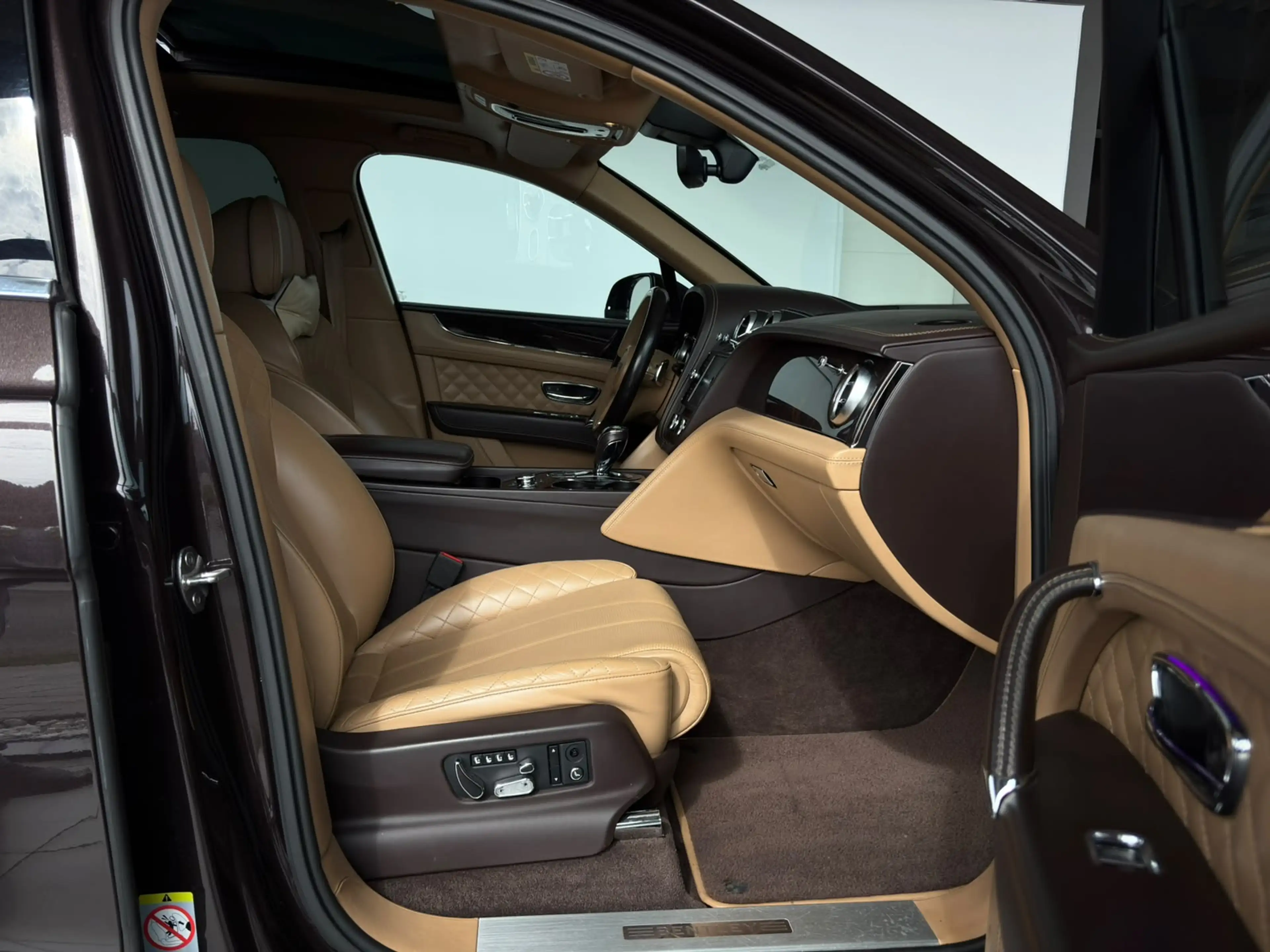 Bentley Bentayga V8 AWD Panorama ACC 360 Luft Memory — photo 8