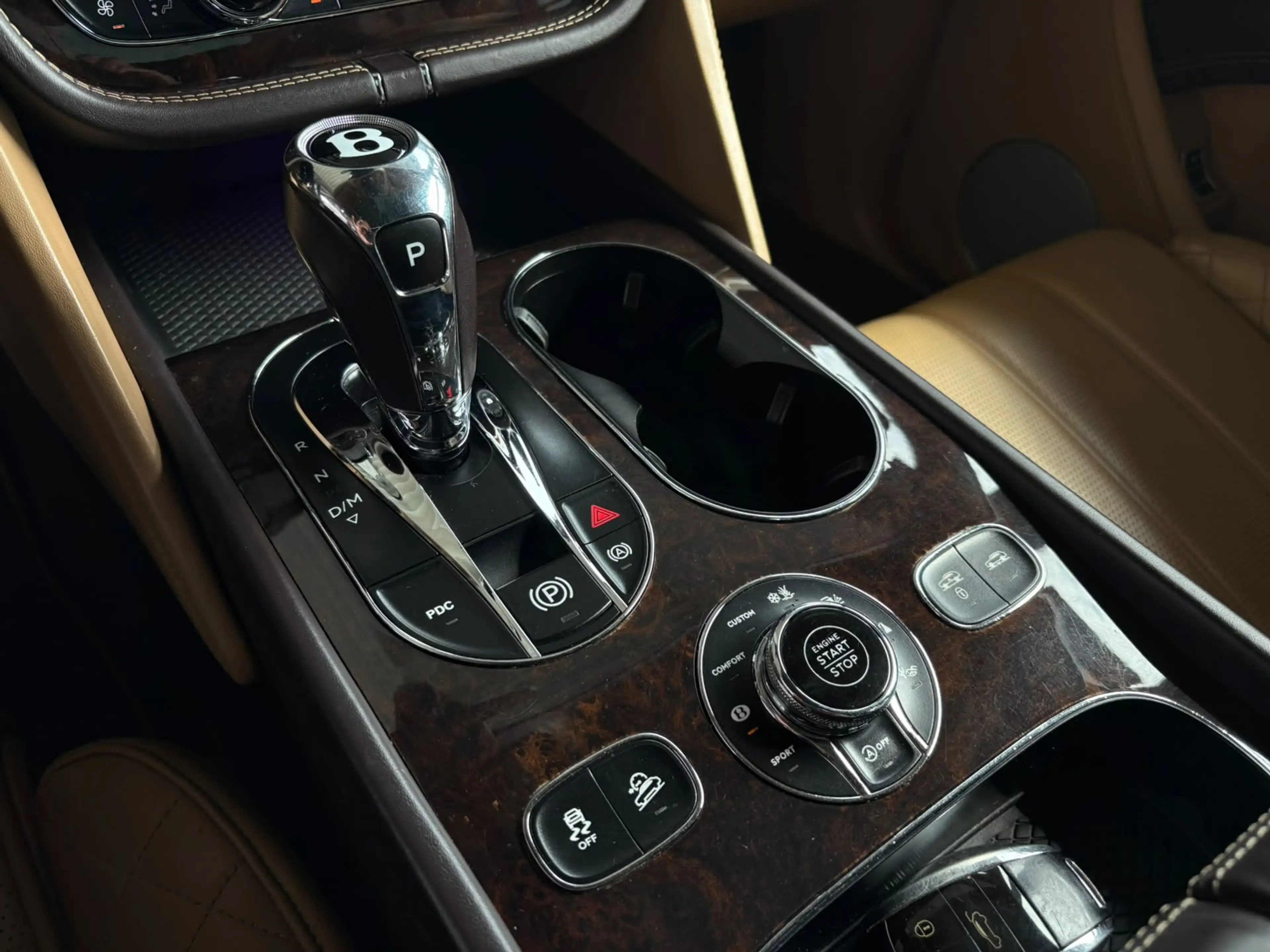 Bentley Bentayga V8 AWD Panorama ACC 360 Luft Memory — photo 15