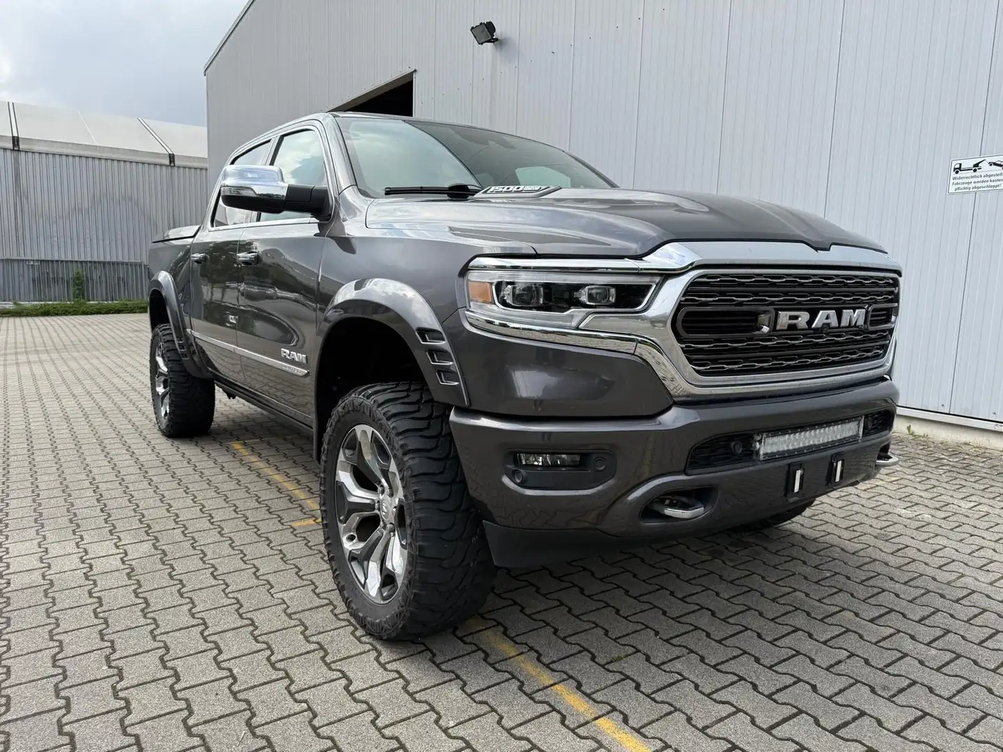 Dodge RAM 5,7 Limited Monster 4x4 Crewcab LPG GAS Grijs - 2