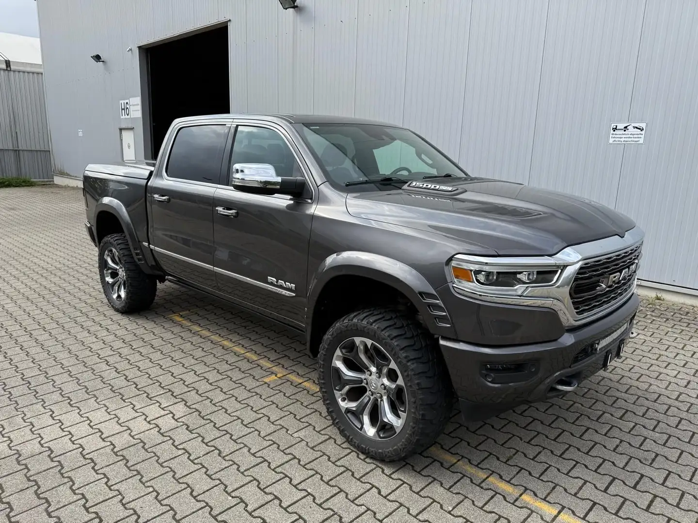 Dodge RAM 5,7 Limited Monster 4x4 Crewcab LPG GAS Grijs - 1