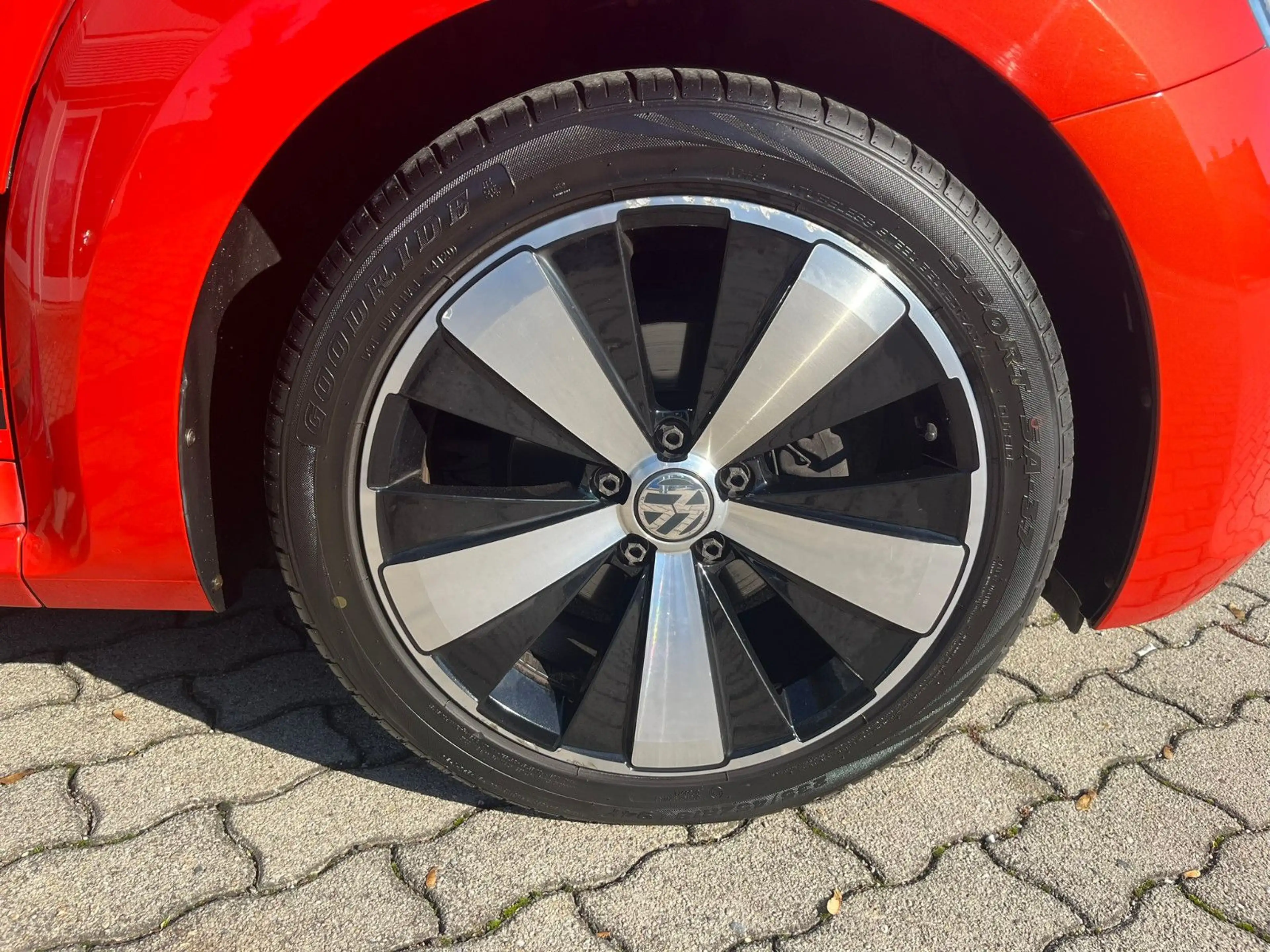 Volkswagen Beetle 2.0 TDI 81kW DSG BMT CLUB Cabriolet — photo 5