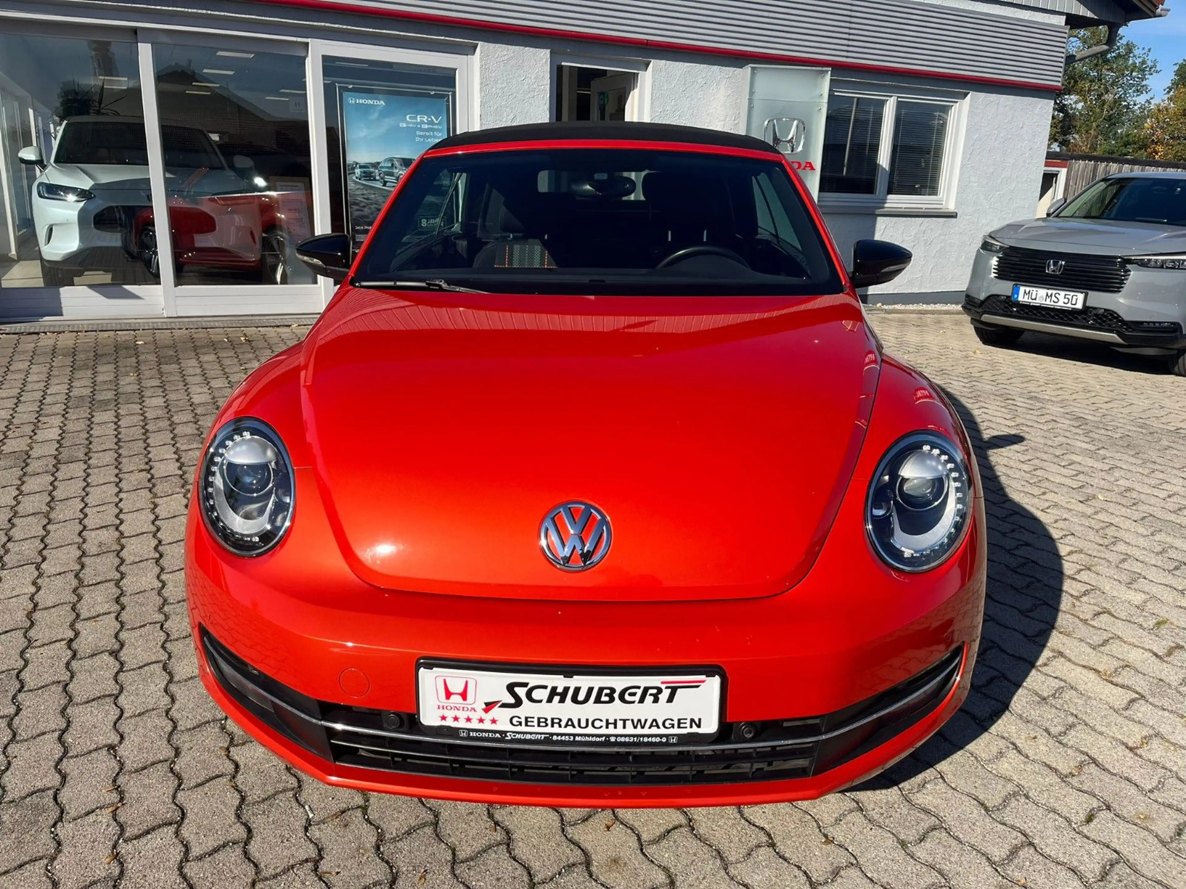 Volkswagen Beetle 2.0 TDI 81kW DSG BMT CLUB Cabriolet — photo 6