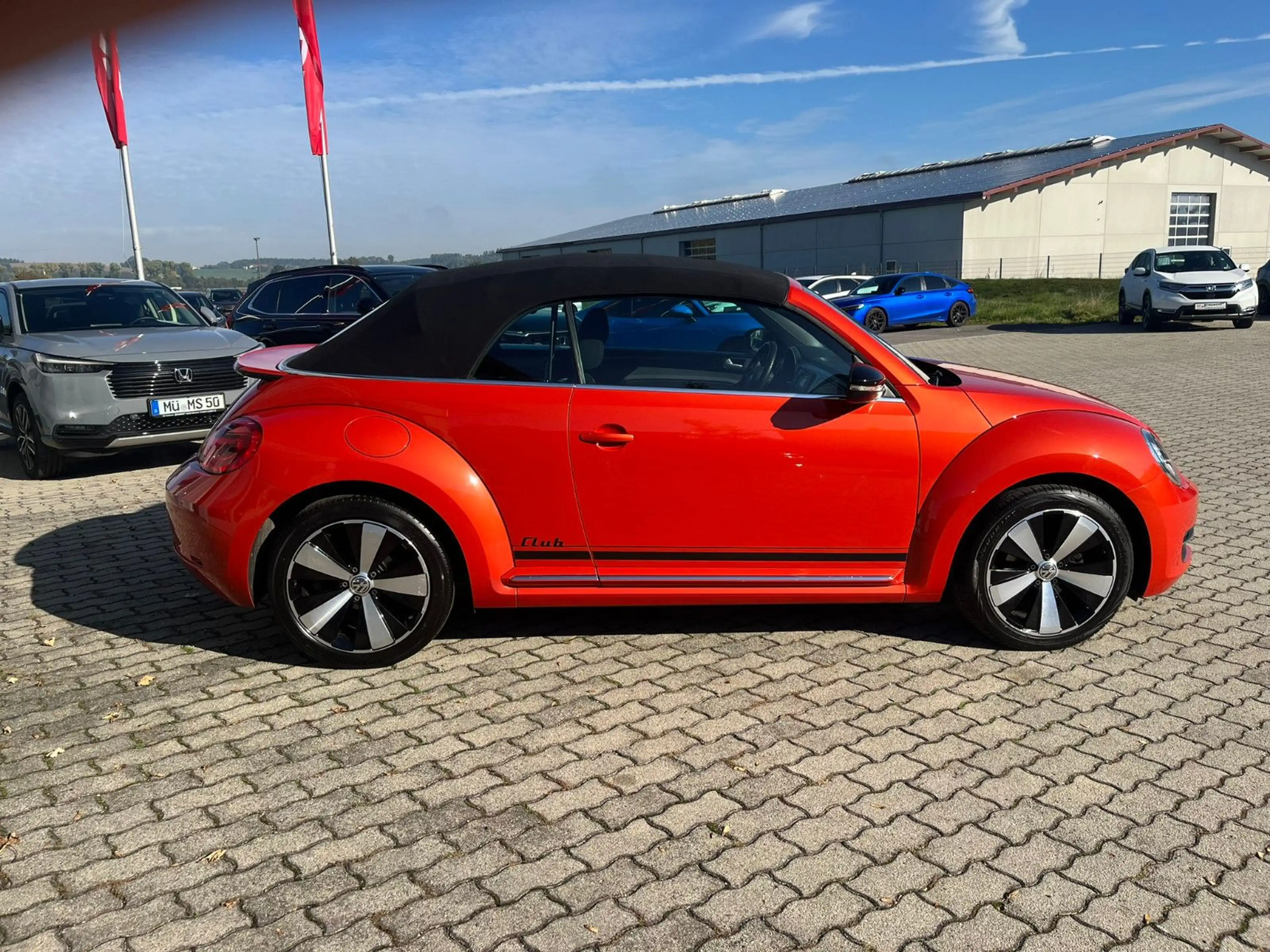 Volkswagen Beetle 2.0 TDI 81kW DSG BMT CLUB Cabriolet — photo 4