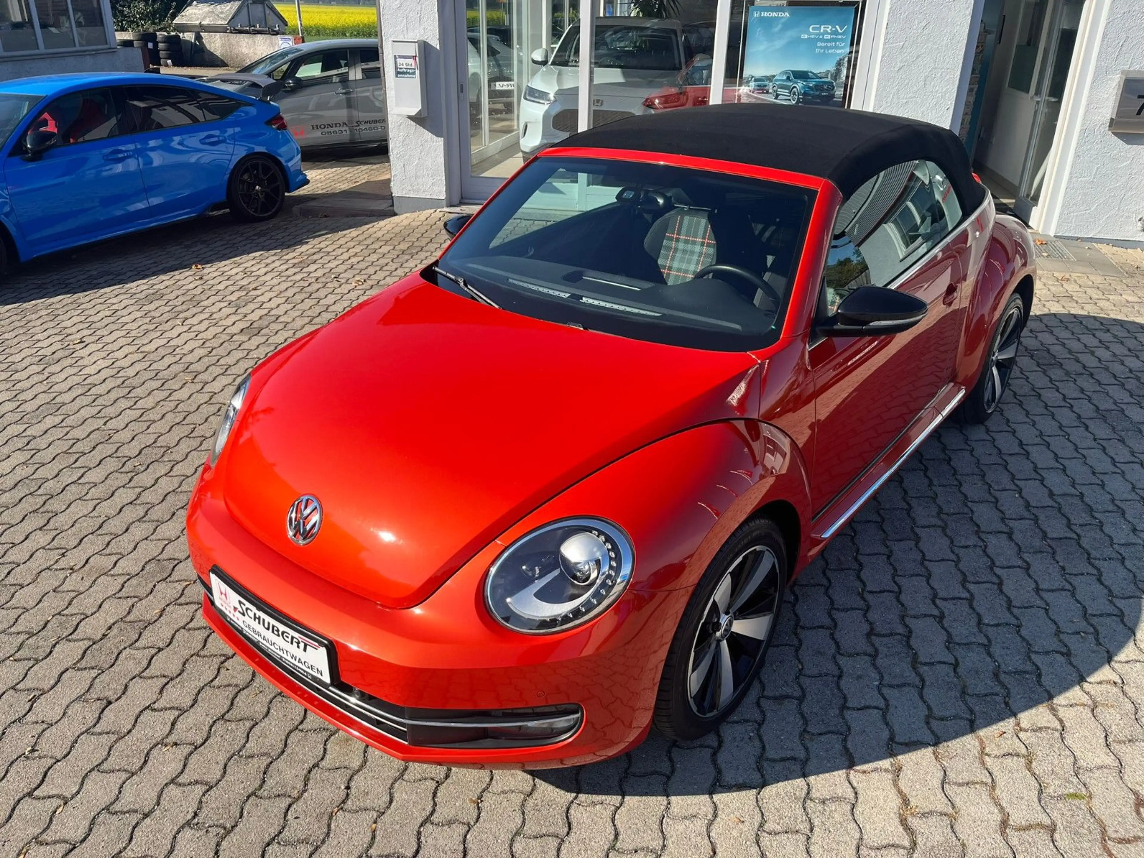 Volkswagen Beetle 2.0 TDI 81kW DSG BMT CLUB Cabriolet — photo 7