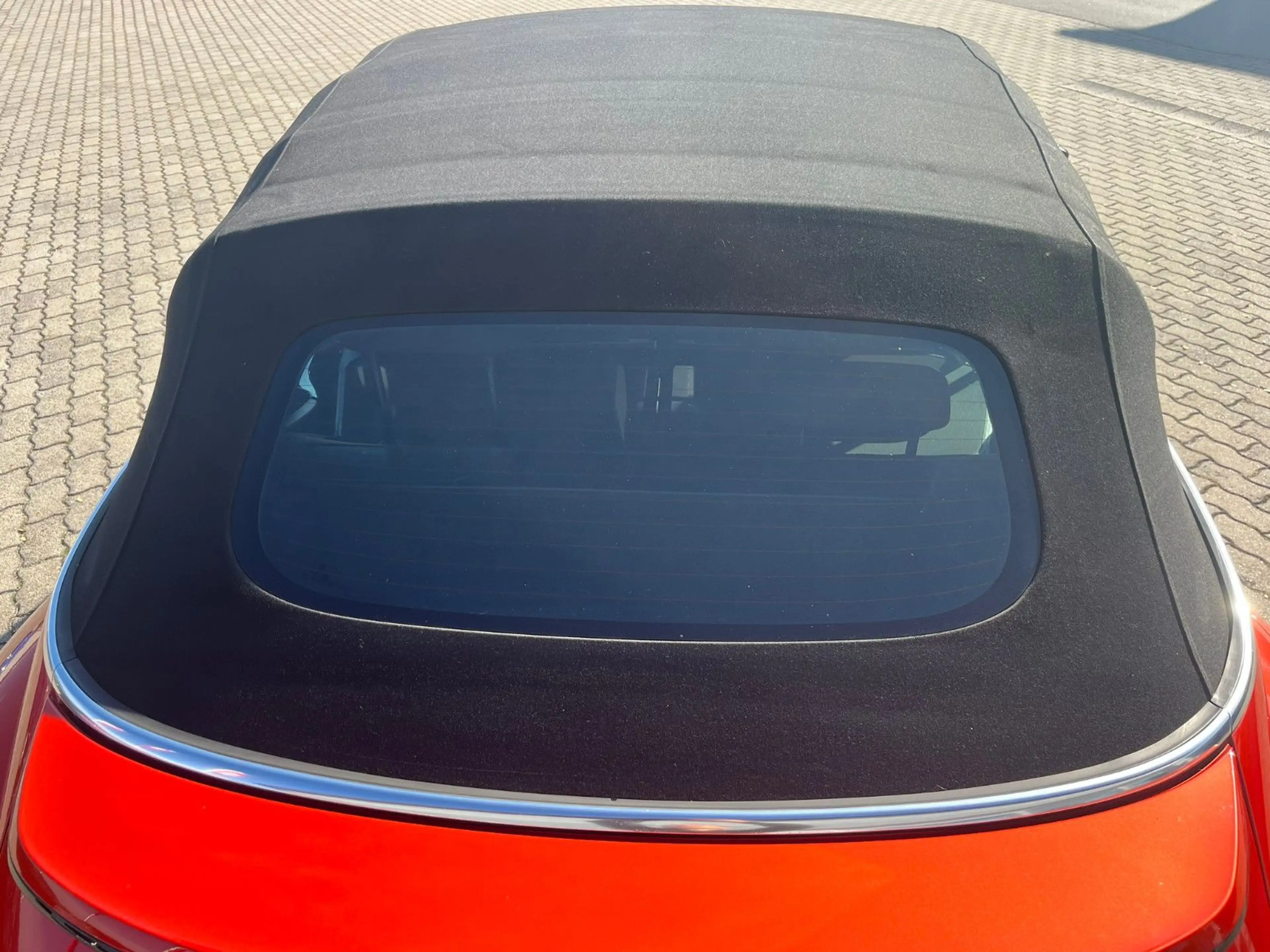 Volkswagen Beetle 2.0 TDI 81kW DSG BMT CLUB Cabriolet — photo 9