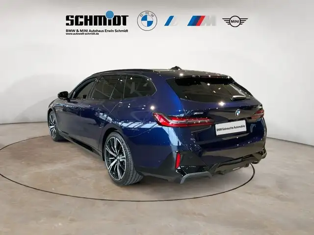 BMW 5 Series view 3