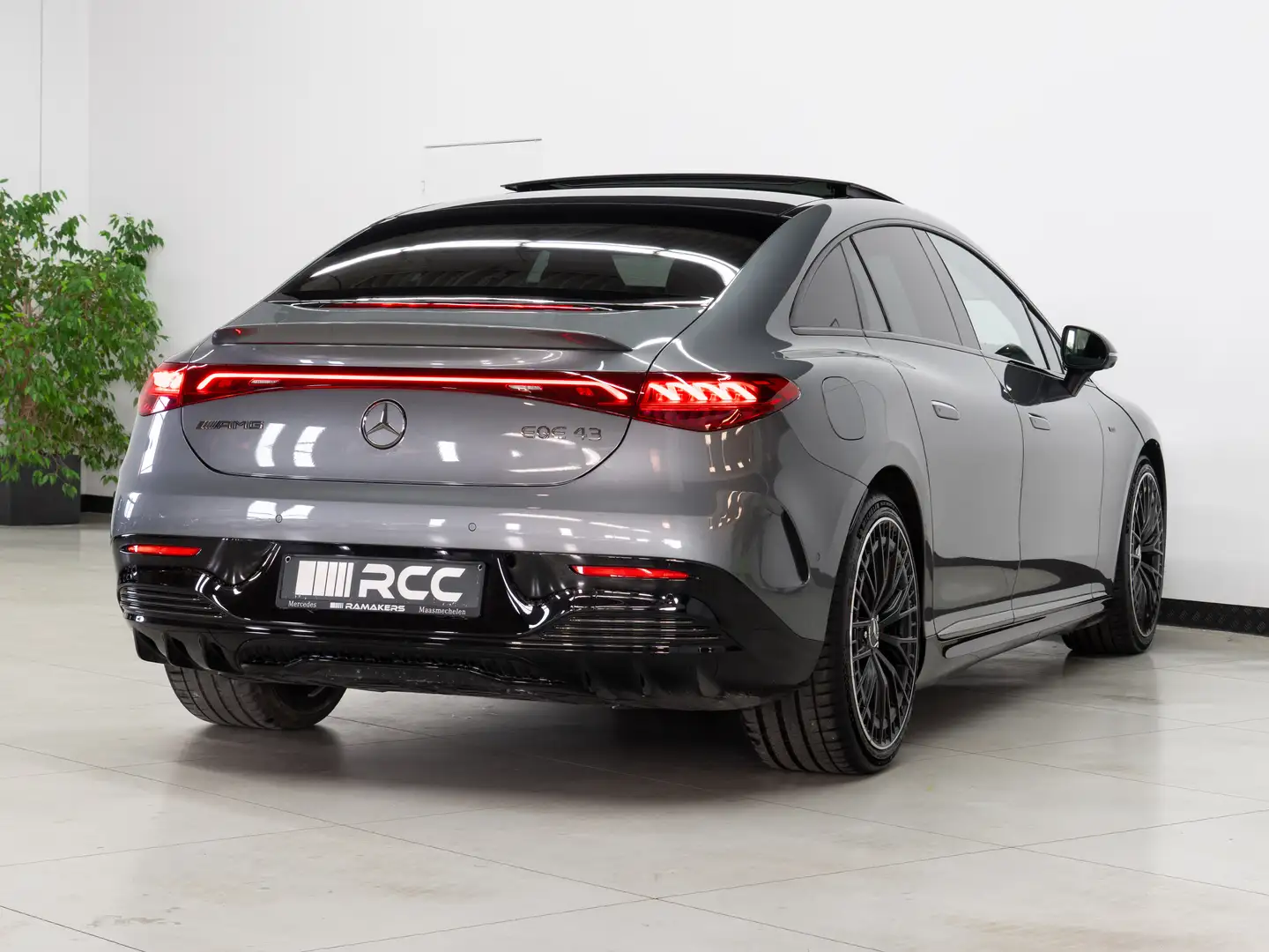 Mercedes-Benz EQE 43 AMG 4M Night-II Premium Plus HYPERSCREEN PANO Gris - 2