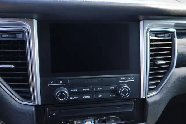 Porsche Macan view 13