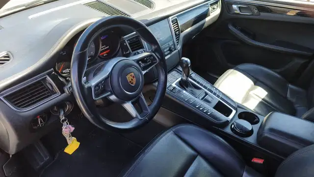 Porsche Macan view 8