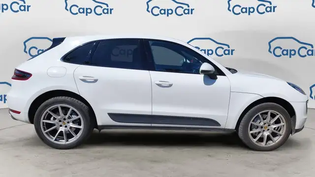 Porsche Macan view 4