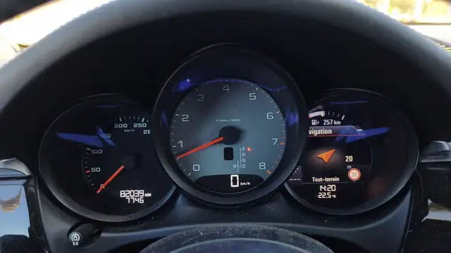 Porsche Macan view 12