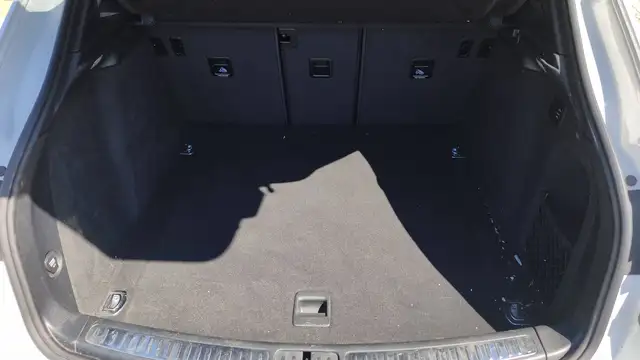 Porsche Macan view 14