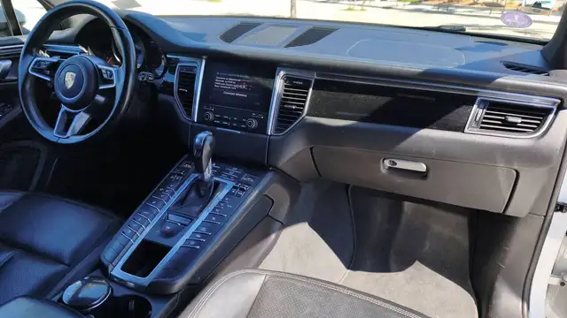 Porsche Macan view 10