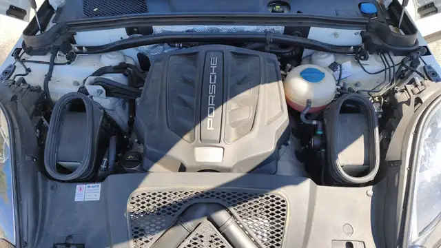 Porsche Macan view 15