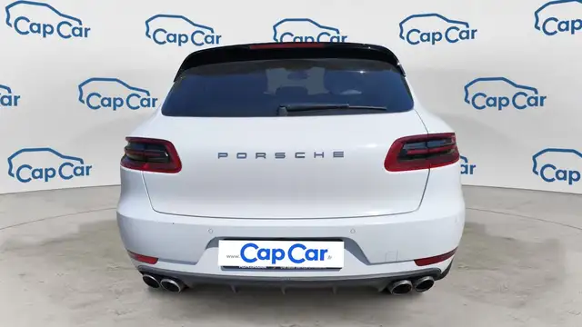 Porsche Macan view 3