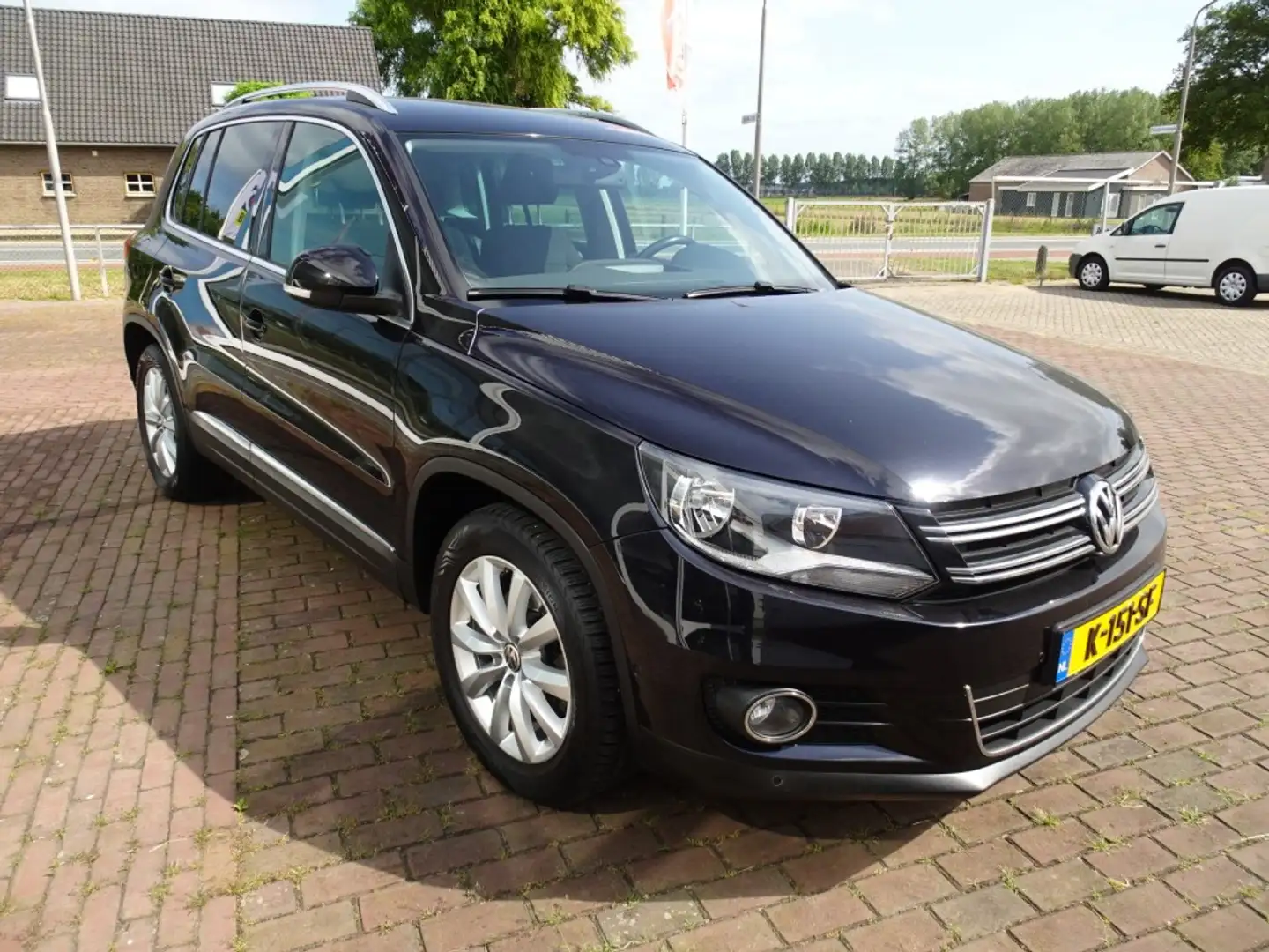 Volkswagen Tiguan 1.4 TSI Sport&Style 122PK PDC/Cruise/Clima/Trekhaa Zwart - 2