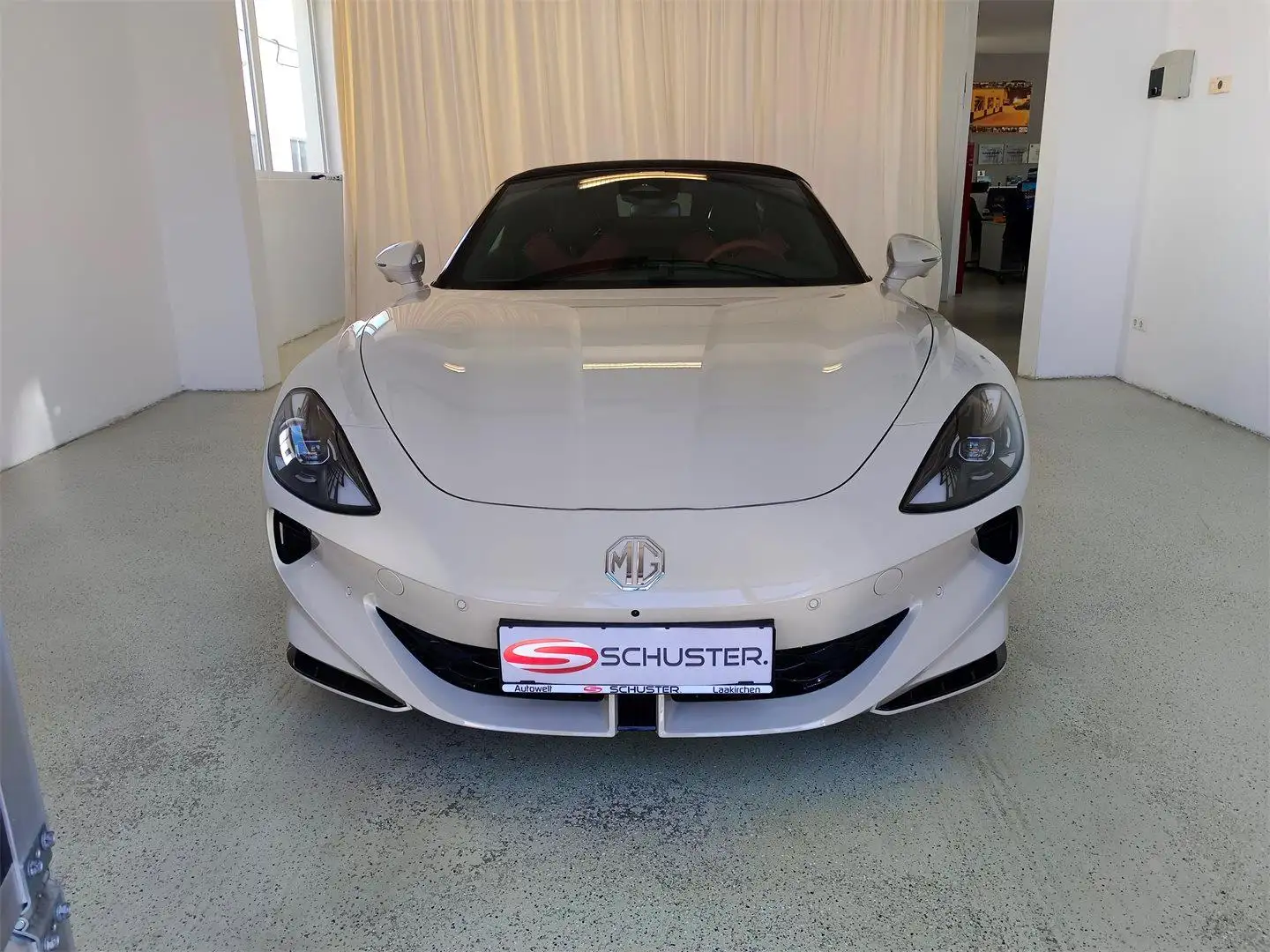 MG Cyberster GT schwarzes Dach Wit - 2