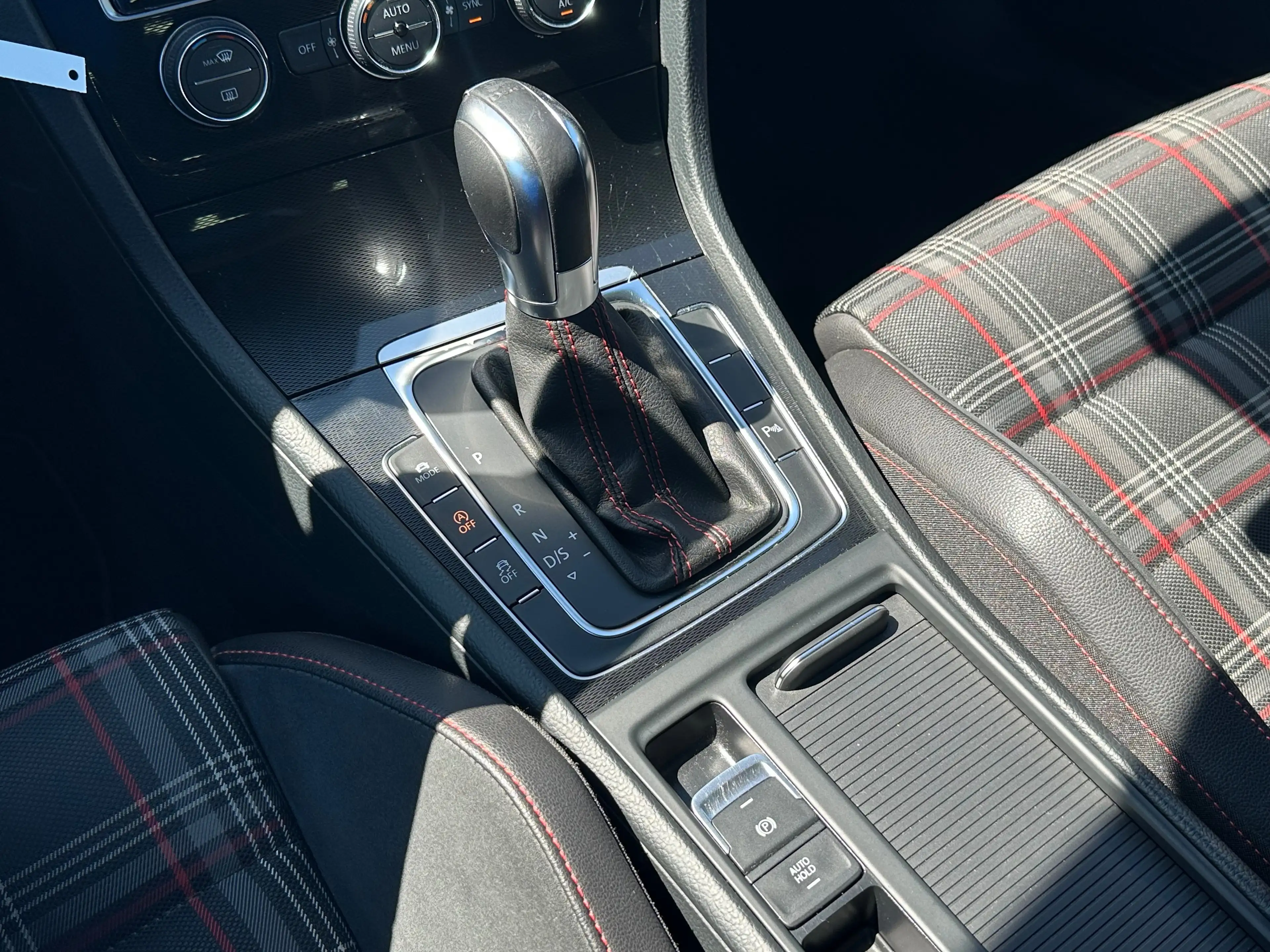 Volkswagen Golf GTI VII DSG Performance 2.Hand/Bi-Xenon/Dynaudio/Ambiente/R-Kamera — photo 15