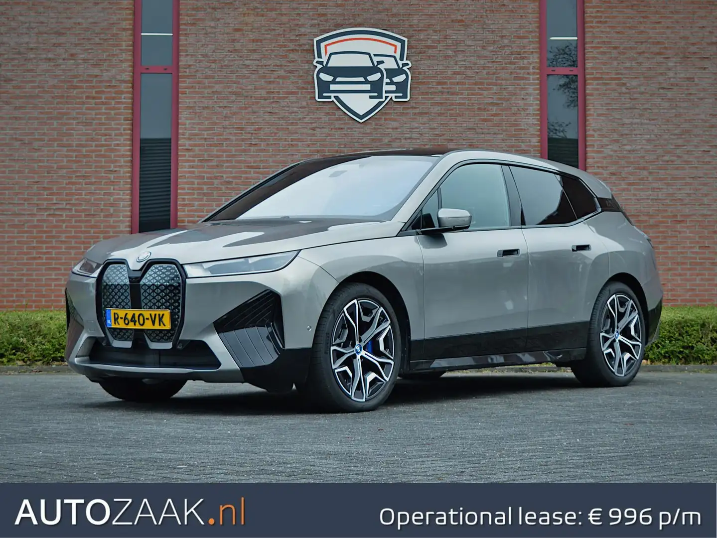 BMW iX xDrive40 High Executive Sport CoPilot Grau - 1