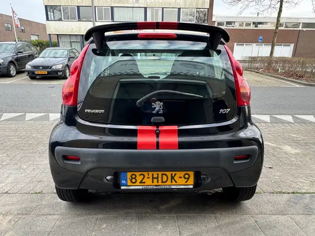 Peugeot 107 view 8