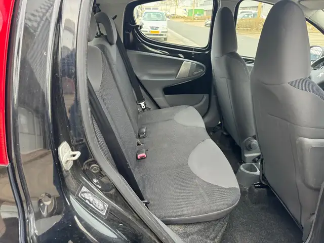 Peugeot 107 view 12