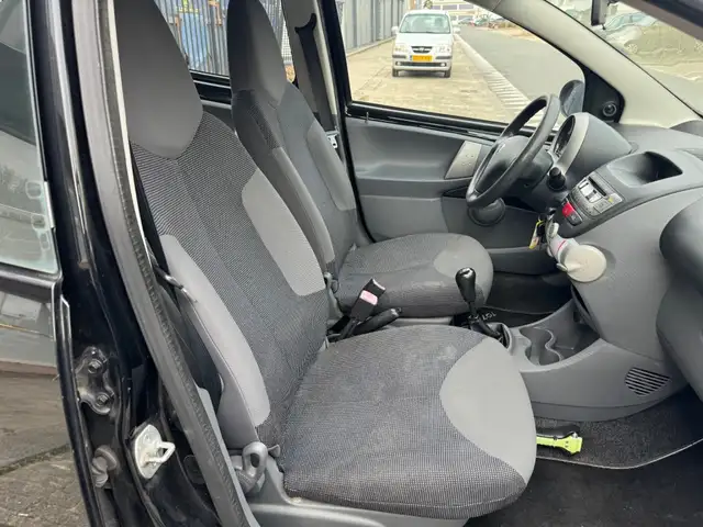 Peugeot 107 view 10
