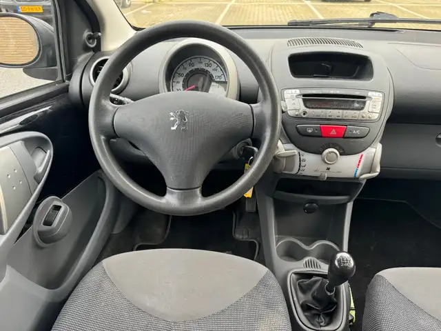 Peugeot 107 view 2