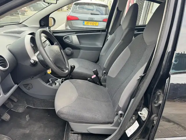 Peugeot 107 view 11