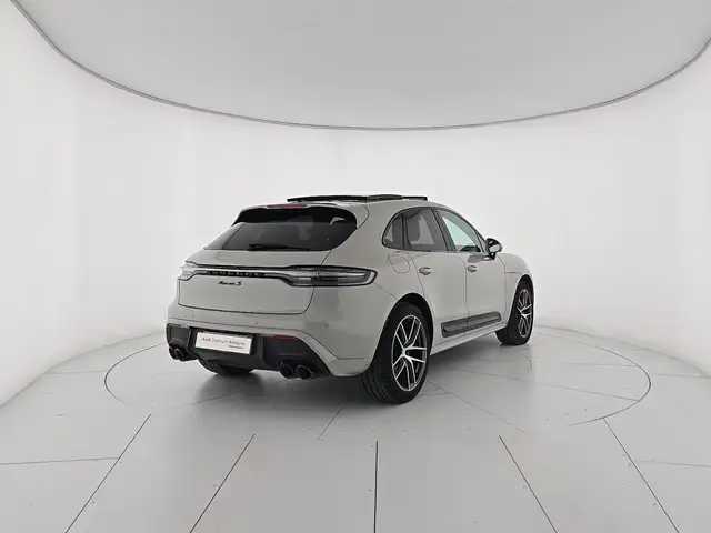 Porsche Macan view 5
