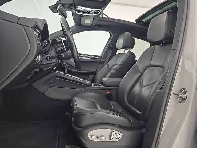 Porsche Macan view 10