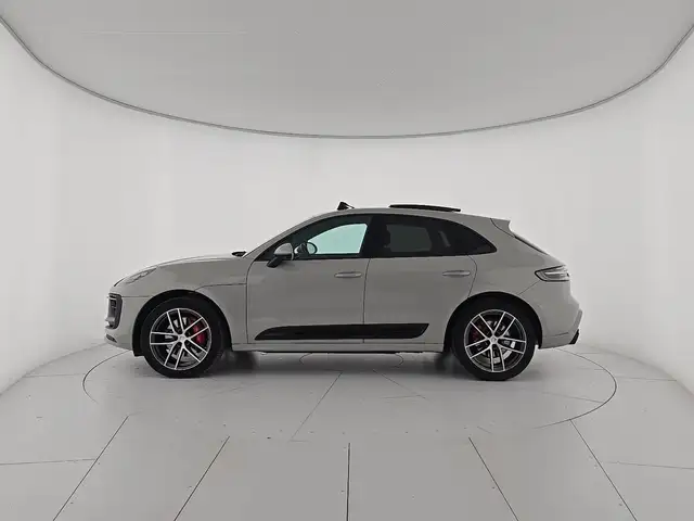 Porsche Macan view 2