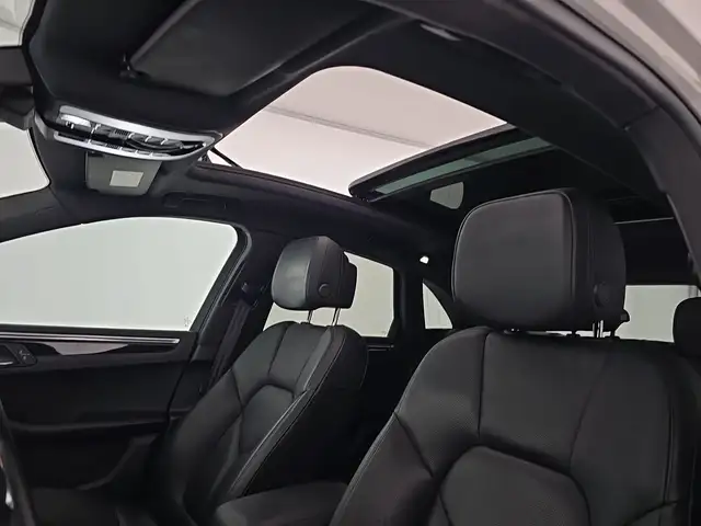 Porsche Macan view 14