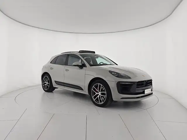 Porsche Macan view 7