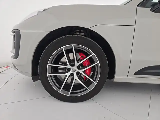 Porsche Macan view 9