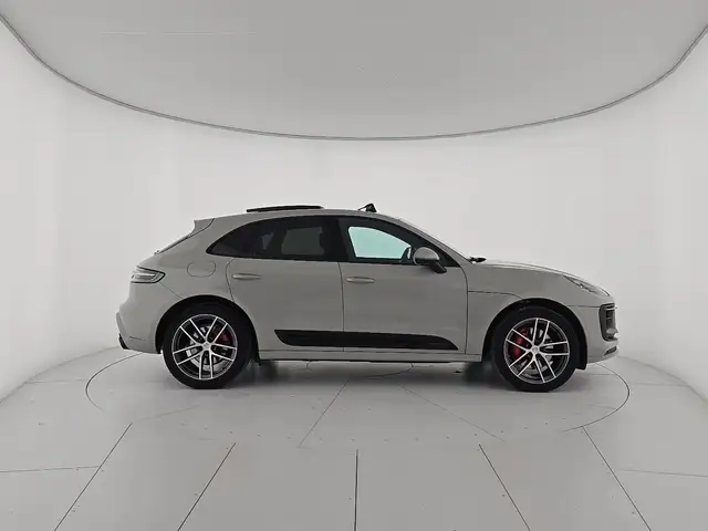 Porsche Macan view 6
