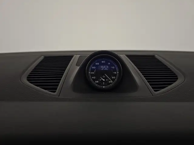 Porsche Macan view 15