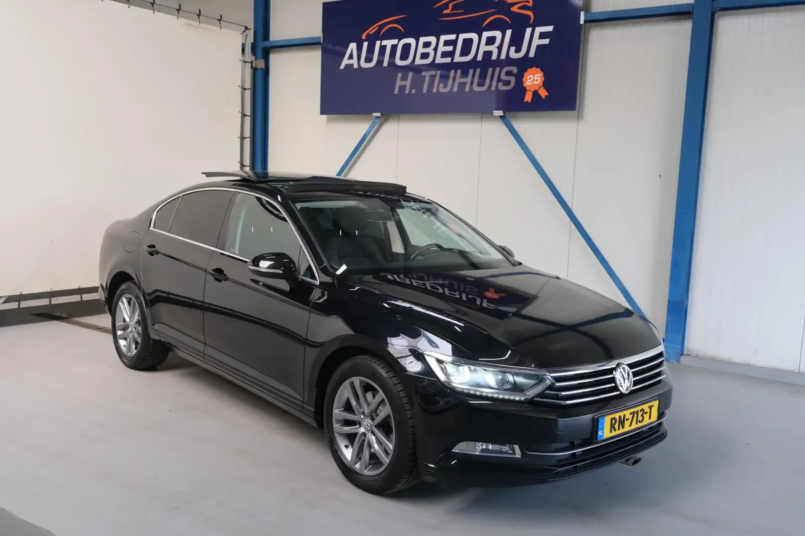 Volkswagen Passat 1.6 TDI Comfortline Business Automaat - Airco, Cru Zwart - 1