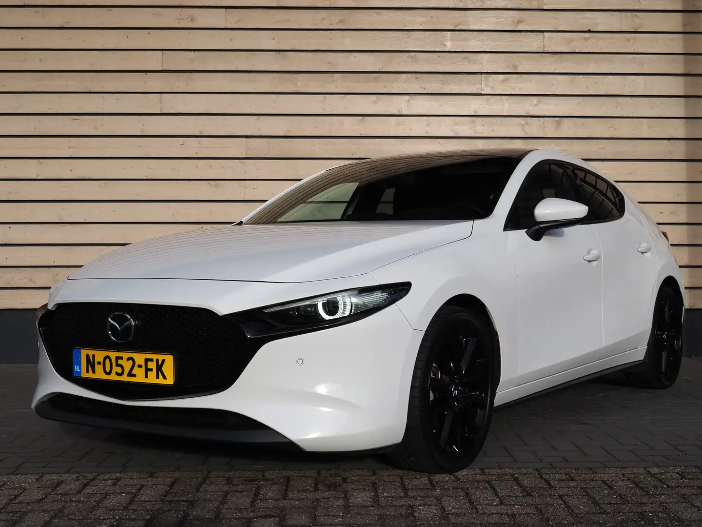 Mazda 3 2.0 e-SkyActiv-G M Hybrid 150 Sportive - Dealer on Blanc - 2