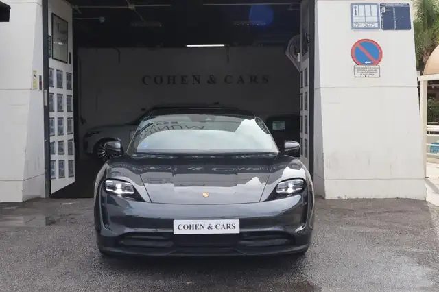 Porsche Taycan view 10