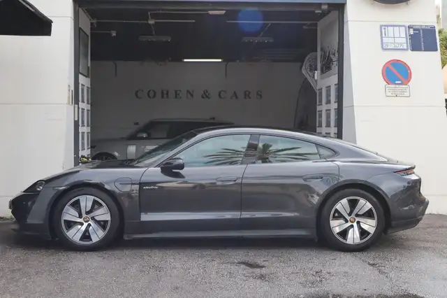 Porsche Taycan view 9