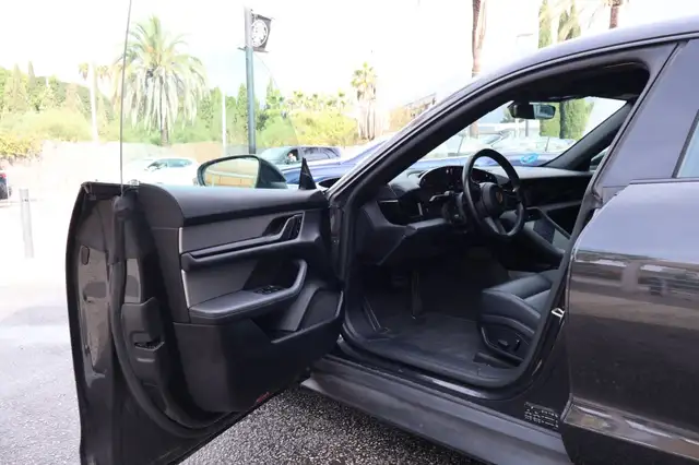Porsche Taycan view 11